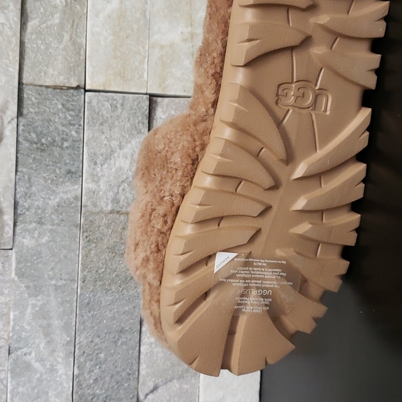 UGG Cozetta Curly Slides - Picture 7 of 8